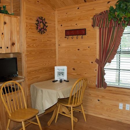Medina Lake Camping Resort Cabin 3 Lakehills Extérieur photo