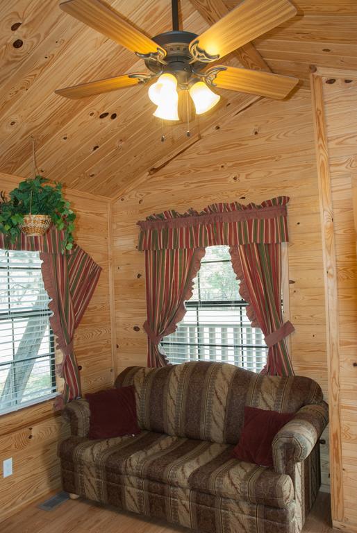 Medina Lake Camping Resort Cabin 3 Lakehills Extérieur photo